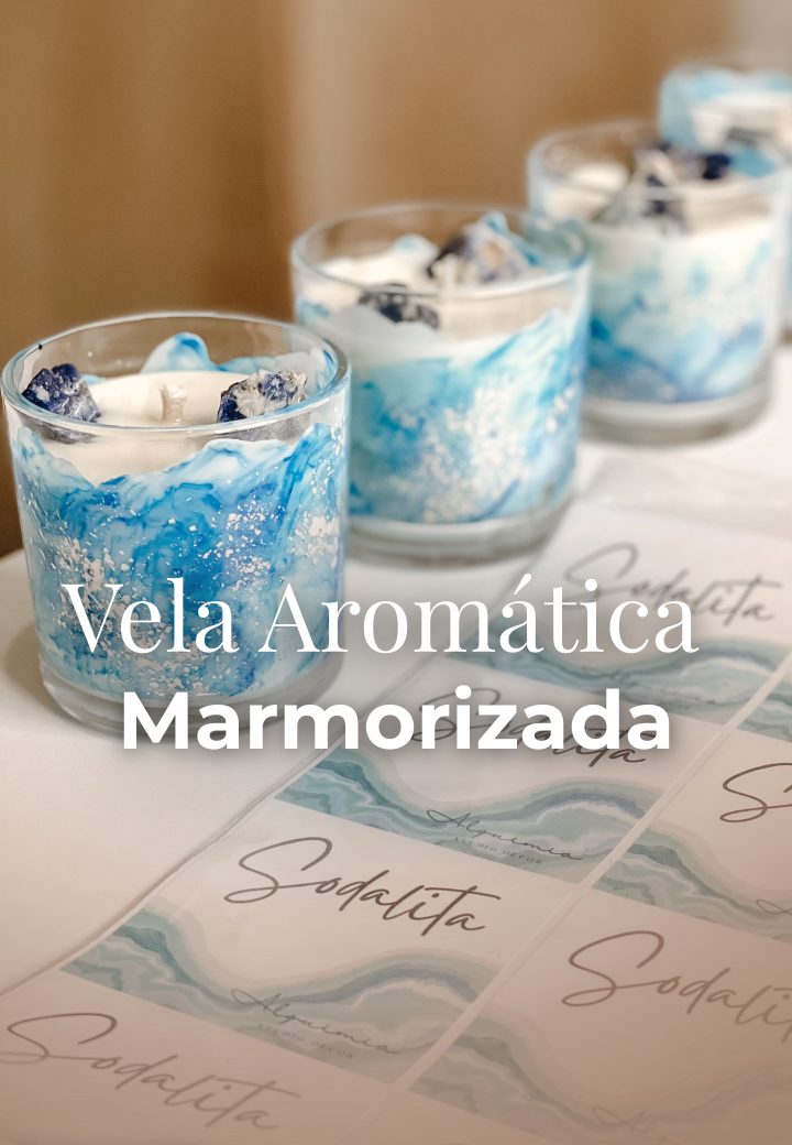 Vela aromática marmorizada azul com cristais sodalita