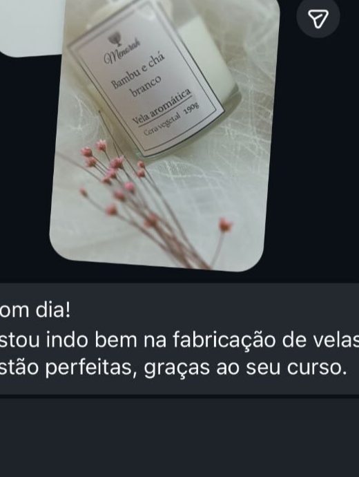 Vaso texturizado marrom com velas em formato de rosas amarelas e rosa, marca Velas do Campo