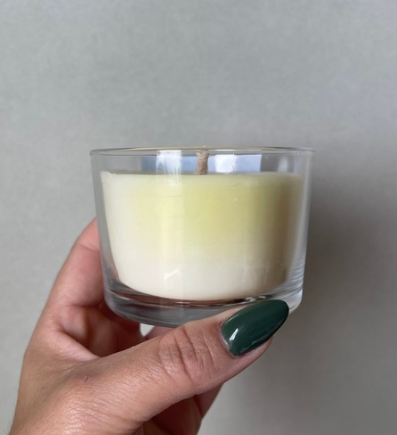 Por que sua vela aromática amarela? Entenda as 3 causas reais.