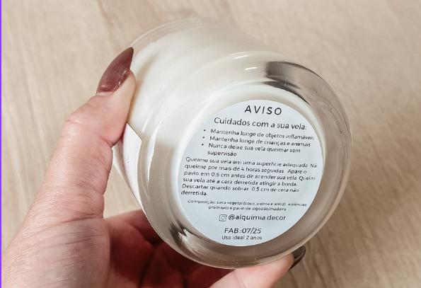 Rótulo de vela aromática com instruções de segurança